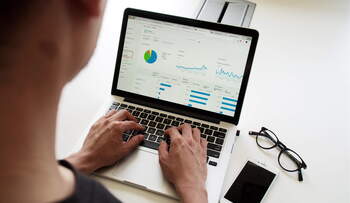 How to make dropshipping easier and include social proof